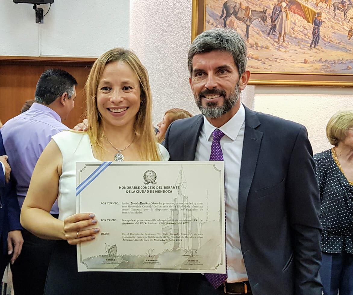 Beatriz Martínez, presidenta del Concejo Deliberante de la Ciudad de Mendoza, junto al intendente Ulpiano Suárez.