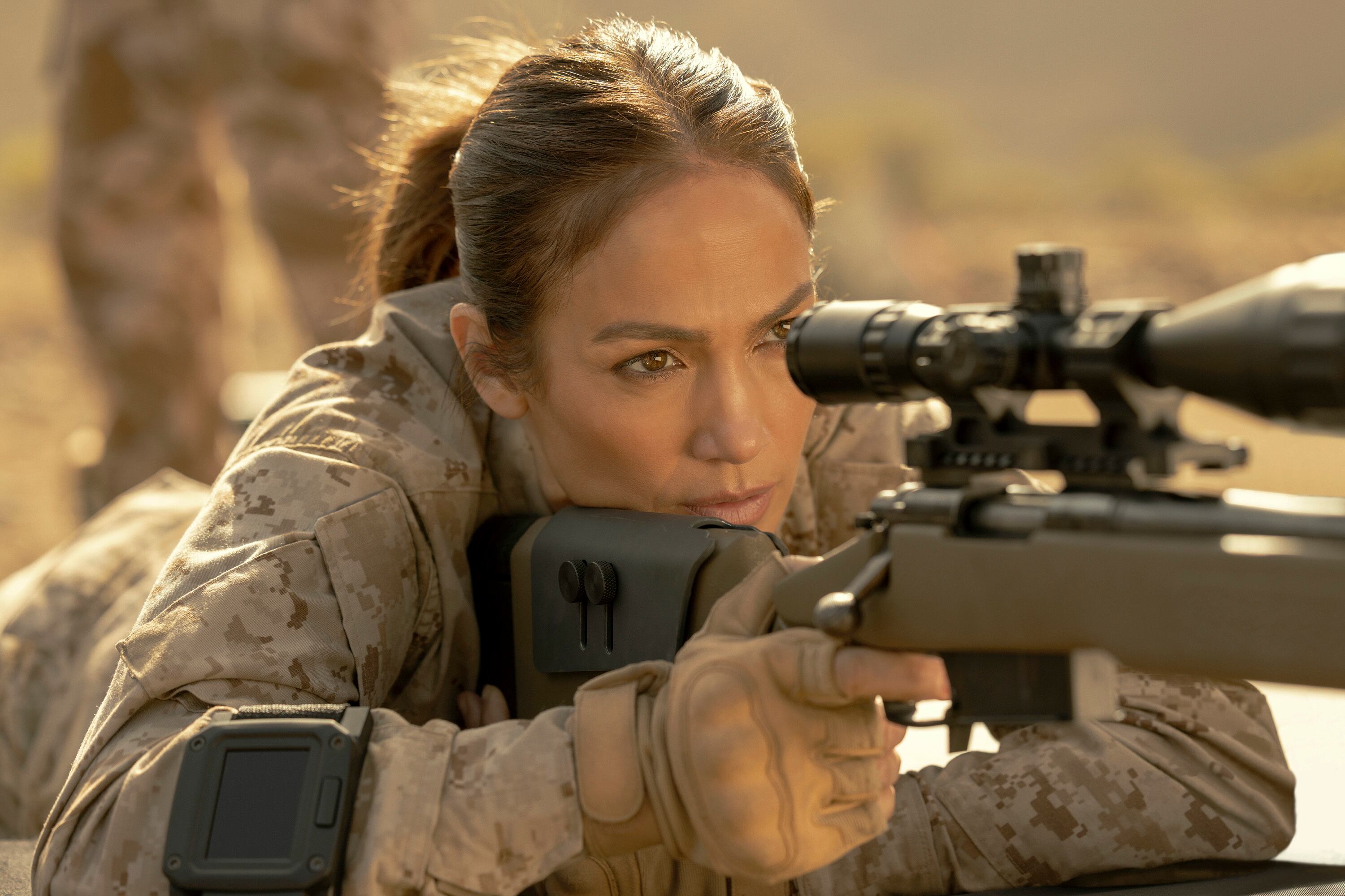 En esta imagen proporcionada por Netflix, Jennifer Lopez en una escena de "The Mother". (Ana Carballosa/Netflix vía AP)