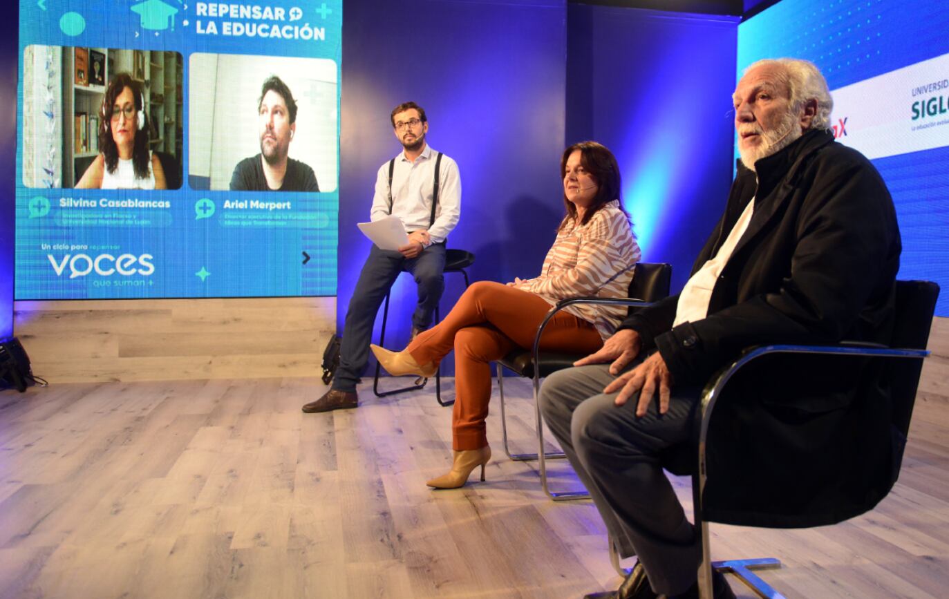 EL PANEL. Participaron Silvina Casablancas, Ariel Merpert (ambos en forma remota), María Eugenia Scocco y Gregorio Germán. Moderó el periodista Juan Pablo Carranza, de La Voz. (Nicolás Bravo / La Voz)