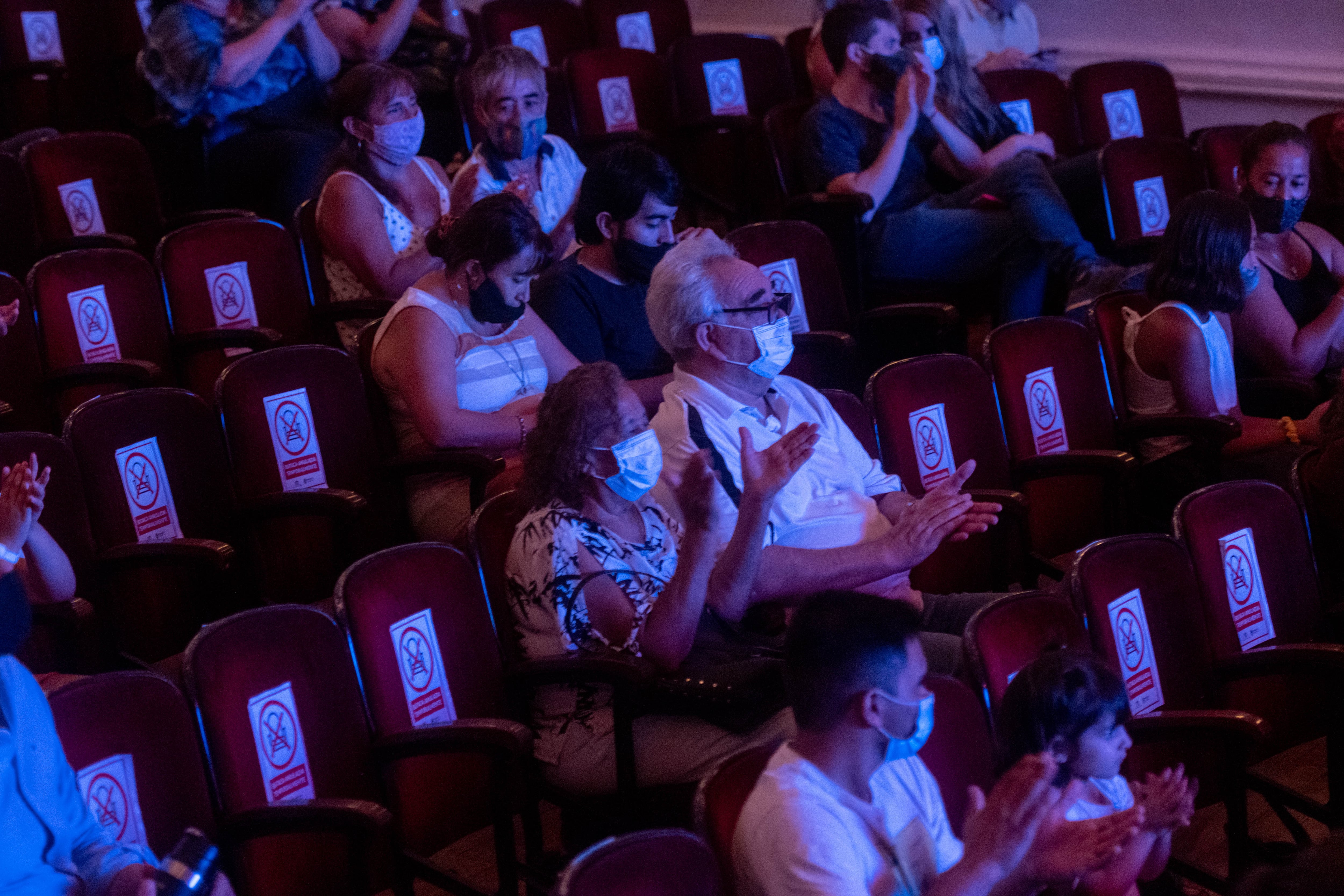 Las tribunas de la virtualidad: así se vivió el estreno de “Historias de Vendimia” en el teatro Independencia.