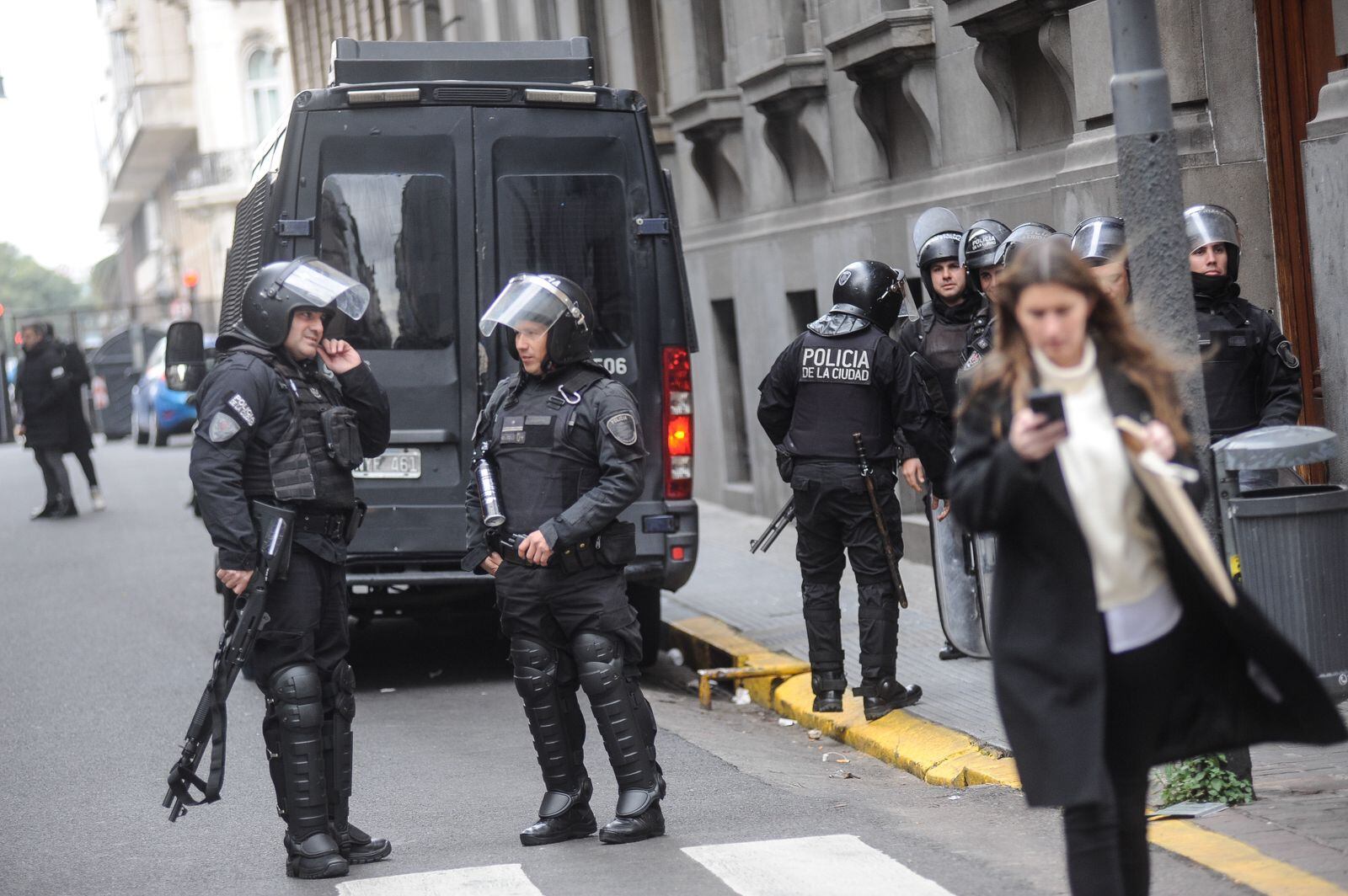 “Homenaje a Víctimas del Terrorismo”: fuerte operativo policial y protestas en el acto de Victoria Villarruel. Foto: Federico López Claro