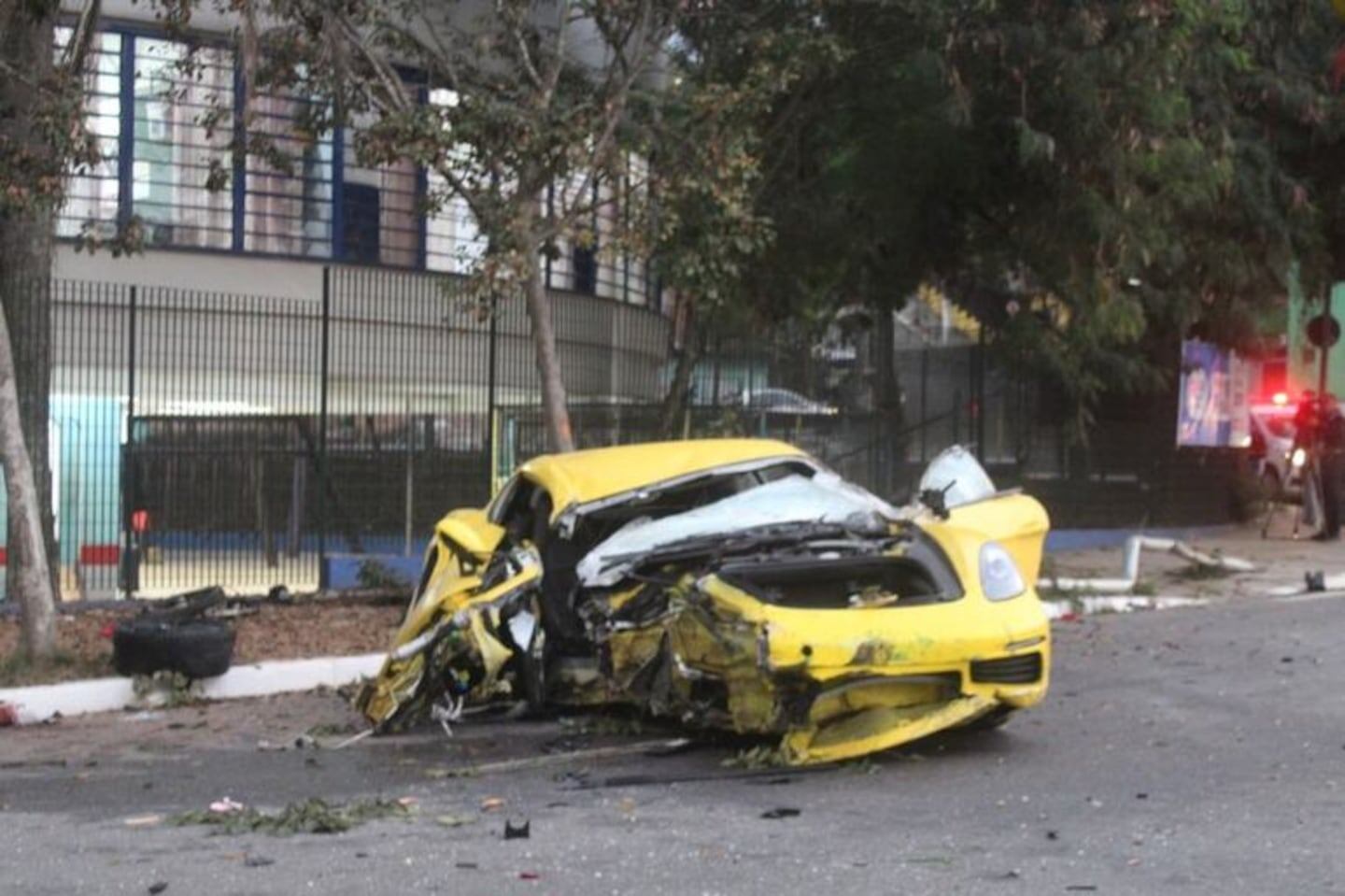 Así quedó el vehículo del empresario. Foto: Gentileza g1.