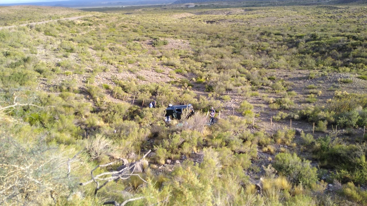 Un llamado al 911 alertó sobre la caída de un auto de color negro al vacío en la ruta 150, en la Vuelta del Zorro, San Rafael. - Foto: Ministerio de Seguridad