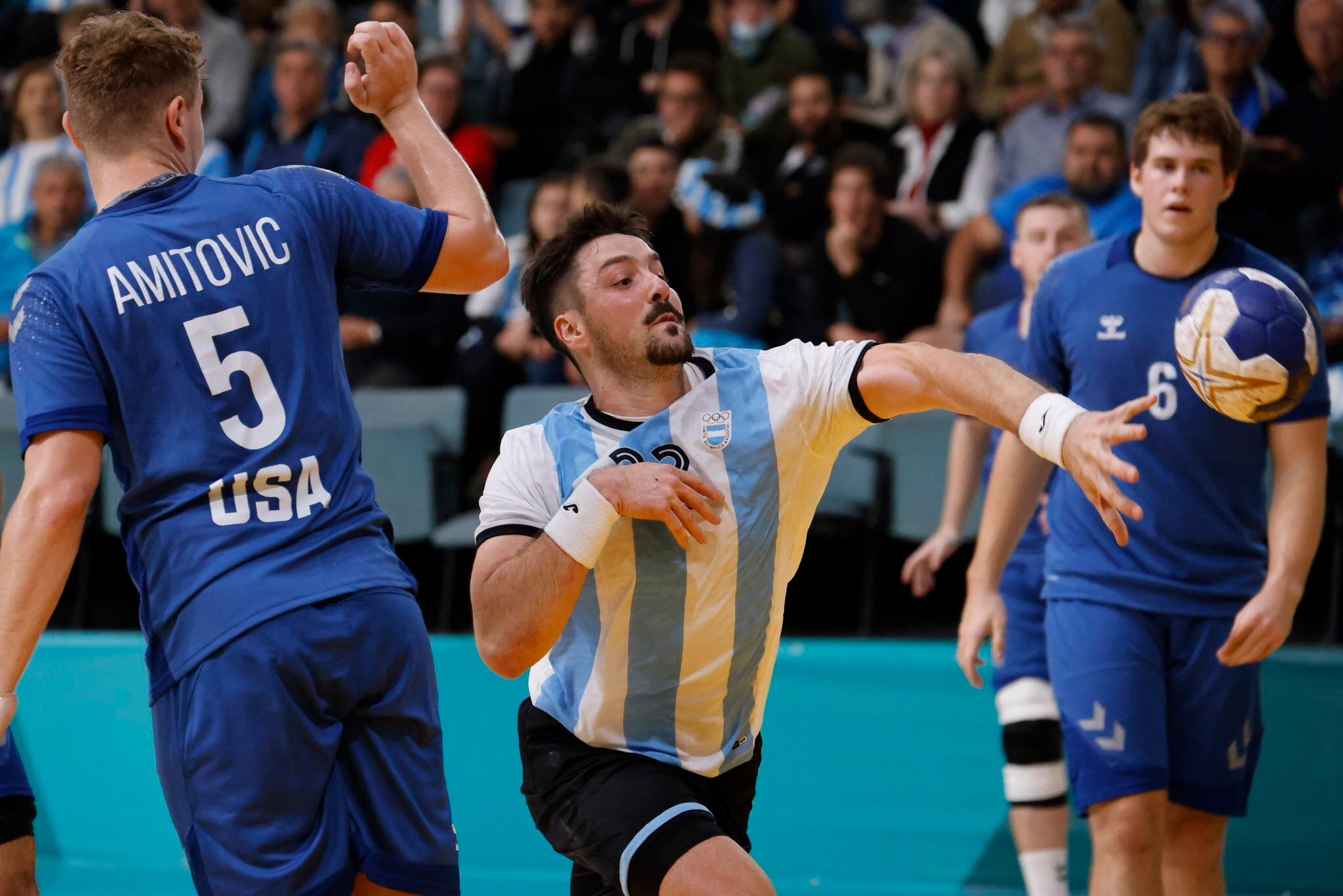 El seleccionado argentino de handball debutó con victoria en los Juegos Panamericanos y luego sufrió el robo en plena autopista de Viña del Mar. (@DeportesAR)