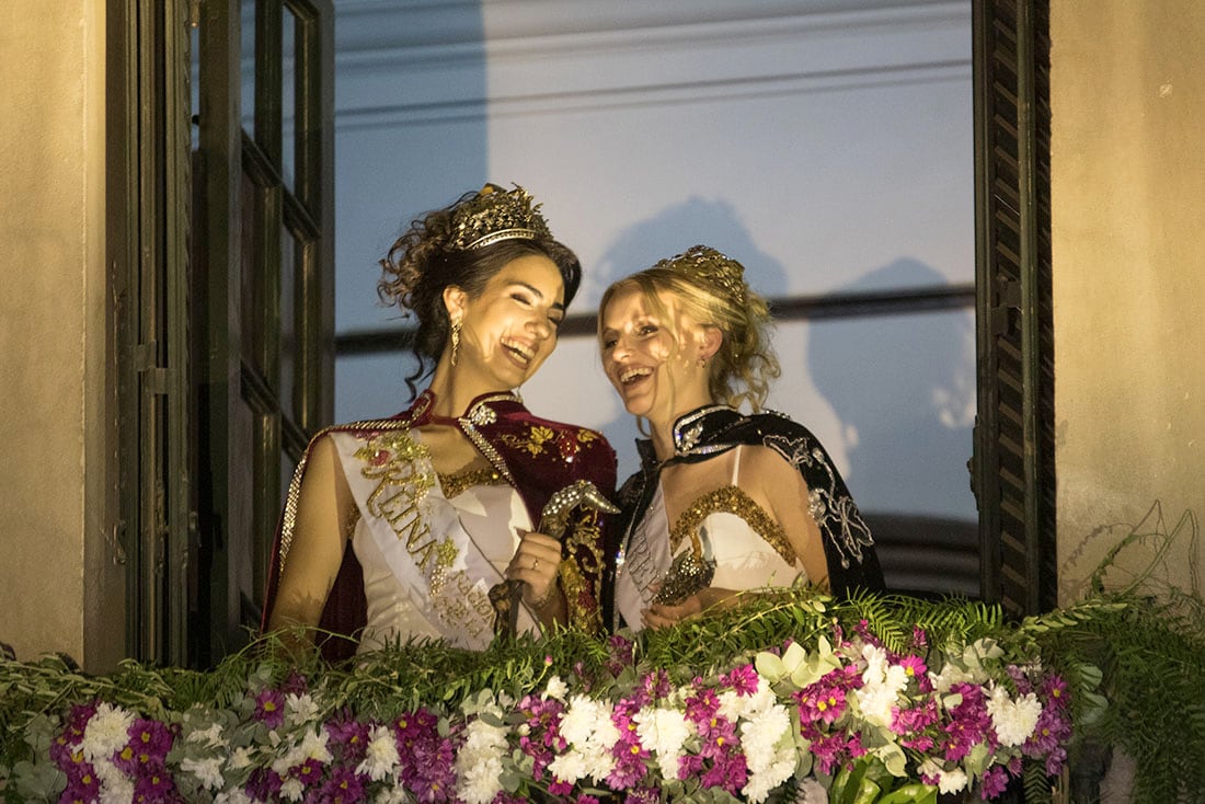 Serenata de las Reinas en el edificio de Cultura.
Natasha Sánchez y Giuliana Pilot