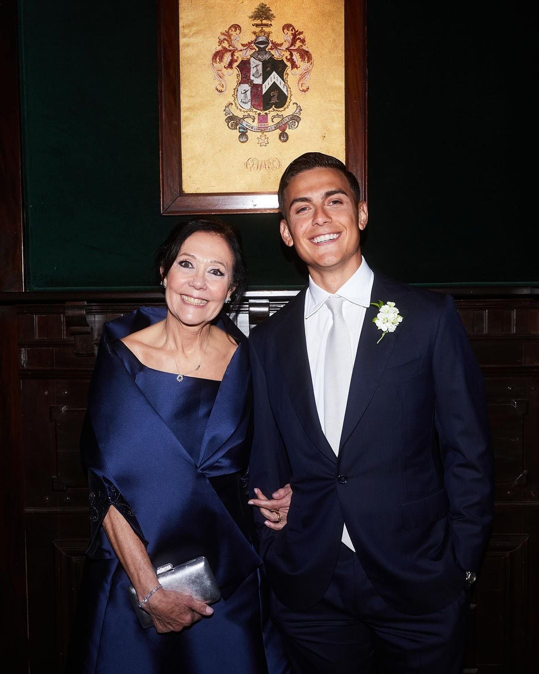 Paulo Dybala junto a su madre en su casamiento con Oriana Sabatini. Gentileza Instagram.