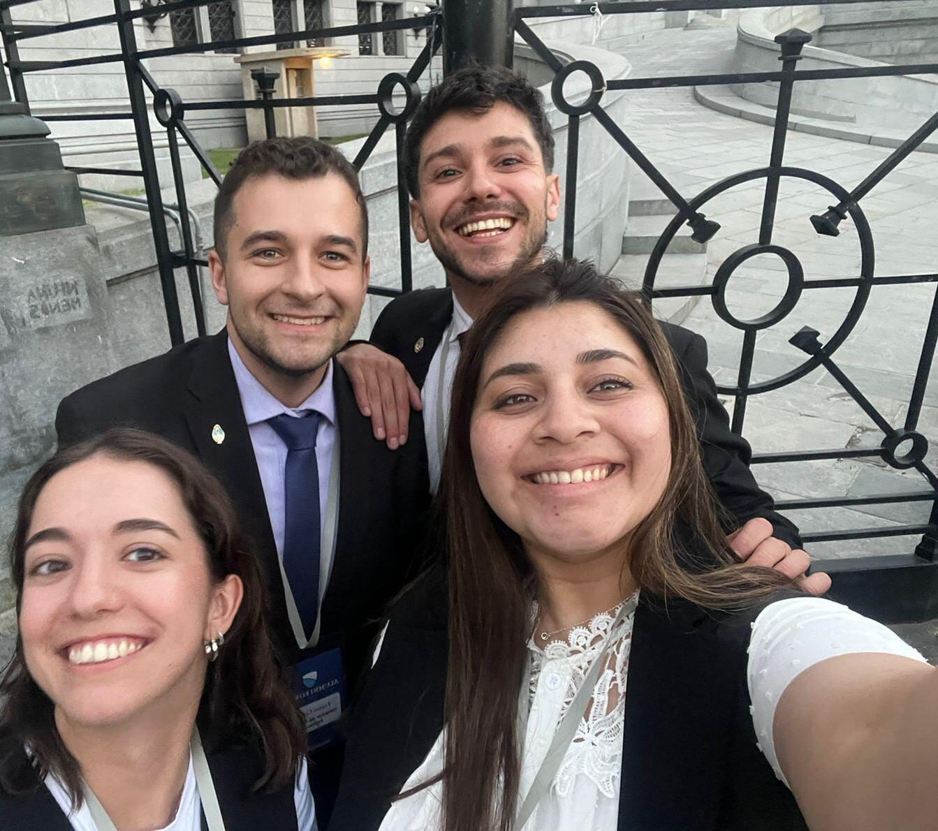 Equipo organizador del Alumni Forum 2024. (Franco Coluchi, Eros D´Amore, Federica Schmidt y Lourdes Romero). Fuente: Frente Joven.