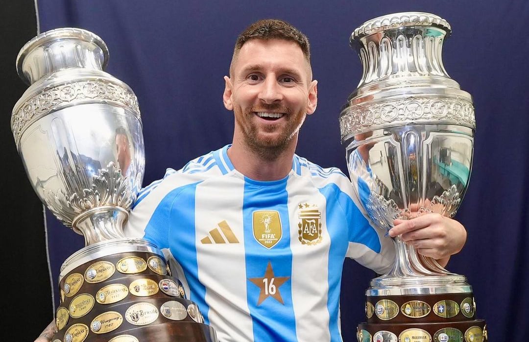 Messi con los trofeos de la Copa América. Felicidad total. (Instagram Messi).