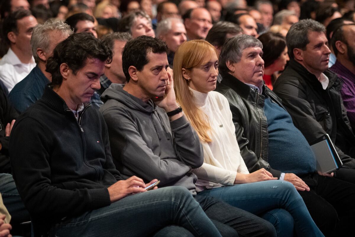 Mendoza es la sede hoy del Frente de Todos a nivel nacional, que convocó a un espacio de debate llamado Peronismo Futuro.
Juan Manuel Urtubey junto al  ministro del Interior Wado de Pedro junto y Senadora Anabel Fernandez Sagasti
Foto: Ignacio Blanco / Los andes 
