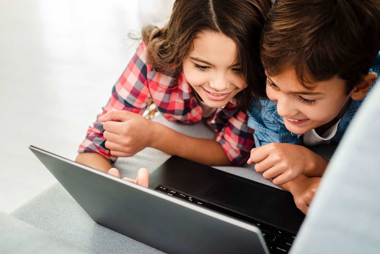 Persiste una mirada más positiva de la calidad educativa de la esceula privada. Freepik.