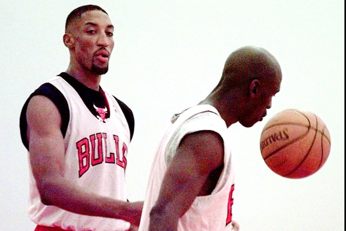 Scottie Pippen junto con Michael Jordan. / Foto: AP/Archivo