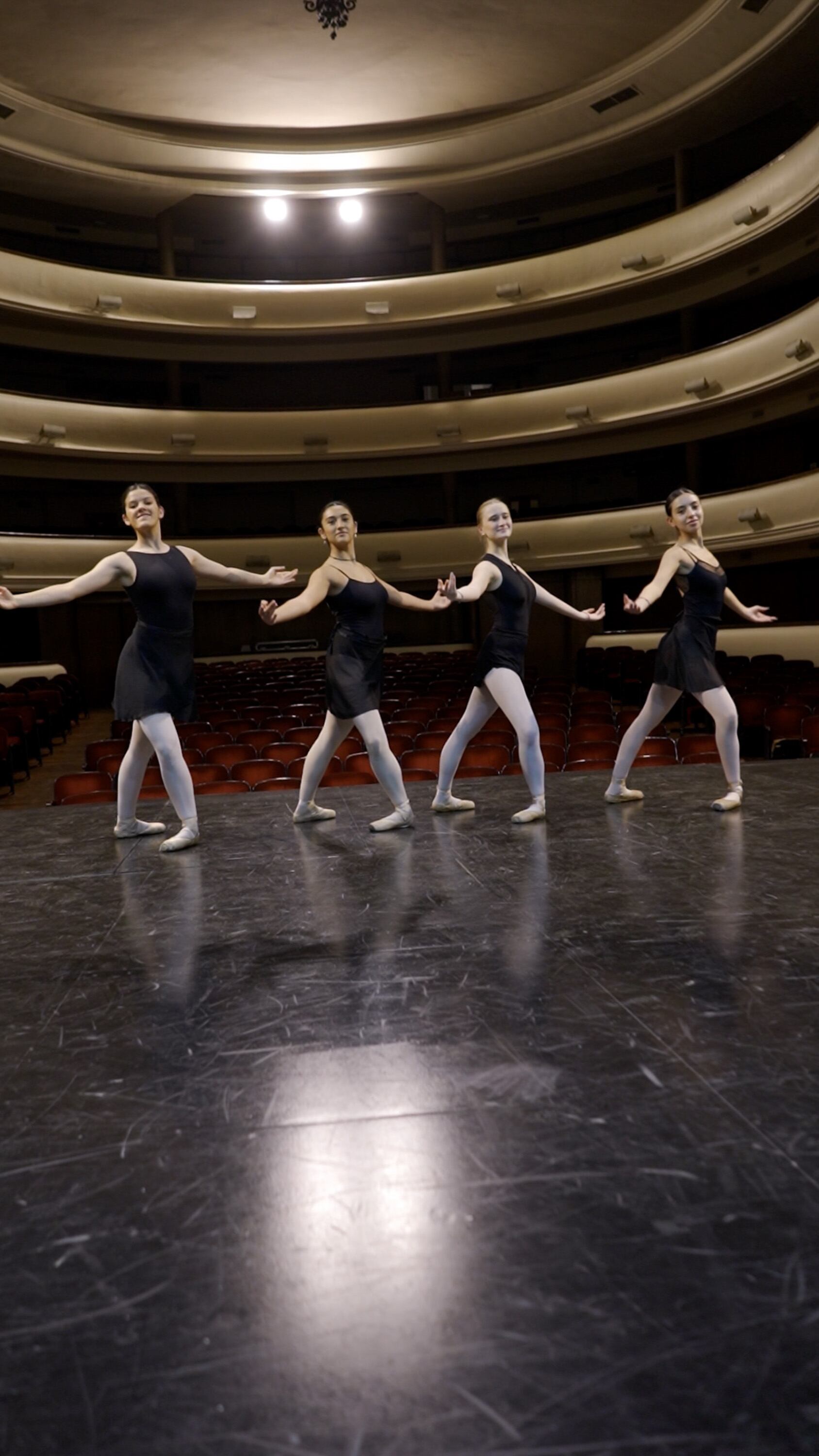 La maestra Marta Lértora celebra cincuenta años con la danza.