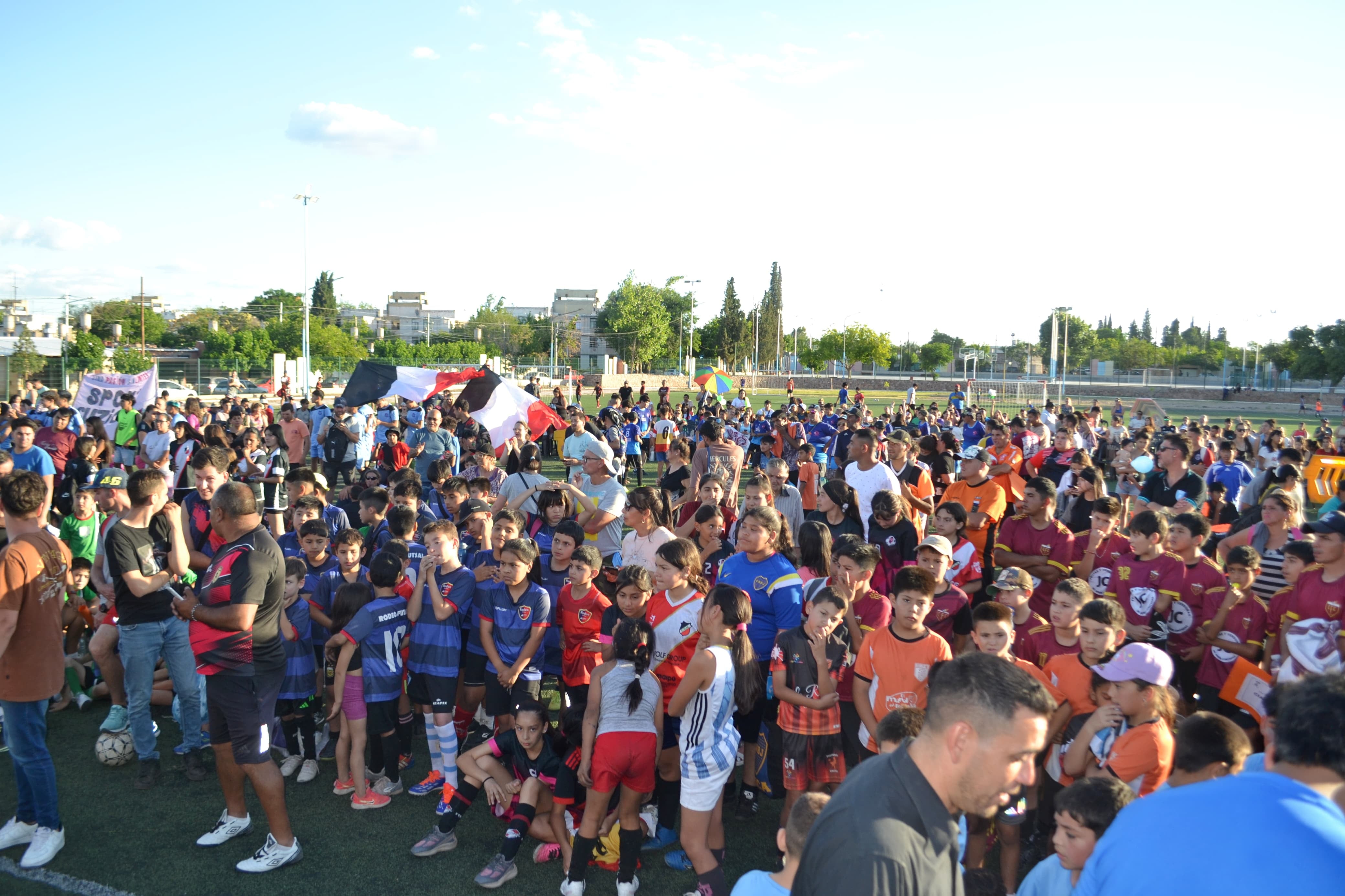 Maipú celebra el cierre de un año a puro deporte con las escuelitas de fútbol