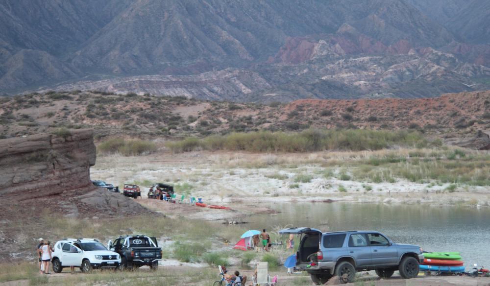 Cualquiera sea el emprendimiento que se autorice en el Perilago de Potrerillos, la costa y el acceso al agua deberán ser de acceso público.