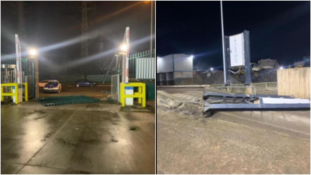 La puerta corredera de acceso a la planta había sido arrancada por el hombre.