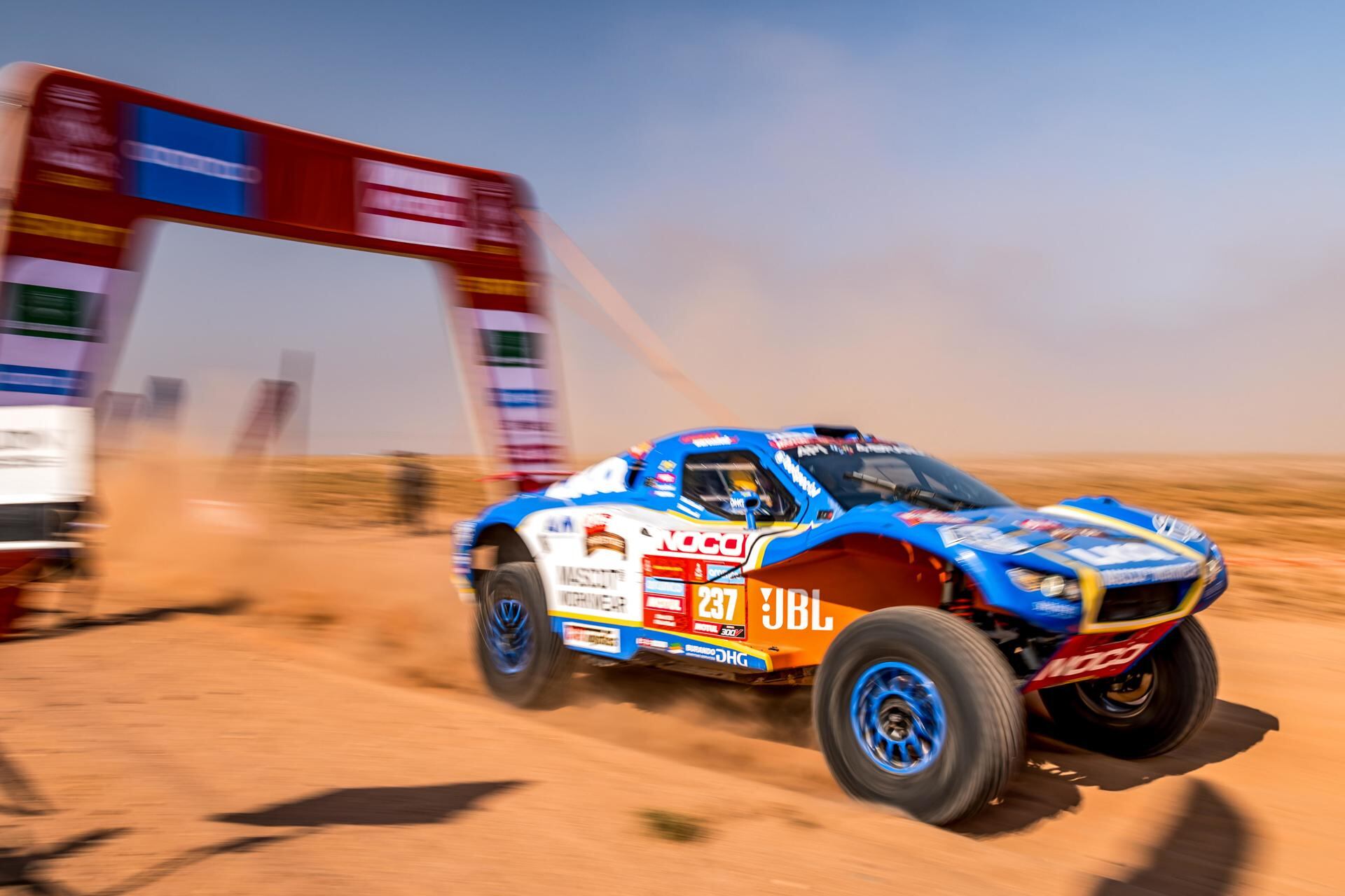 Dutch driver Tim Coronel and co-driver Tom Coronel for Coronel Dakar team in action during Stage 2 of the 2024 Rally Dakar, from Al Henakiyah to Al Duwadimi, Saudi Arabia, 07 January 2024. (Arabia Saudita) EFE/EPA/Aaron Wishart