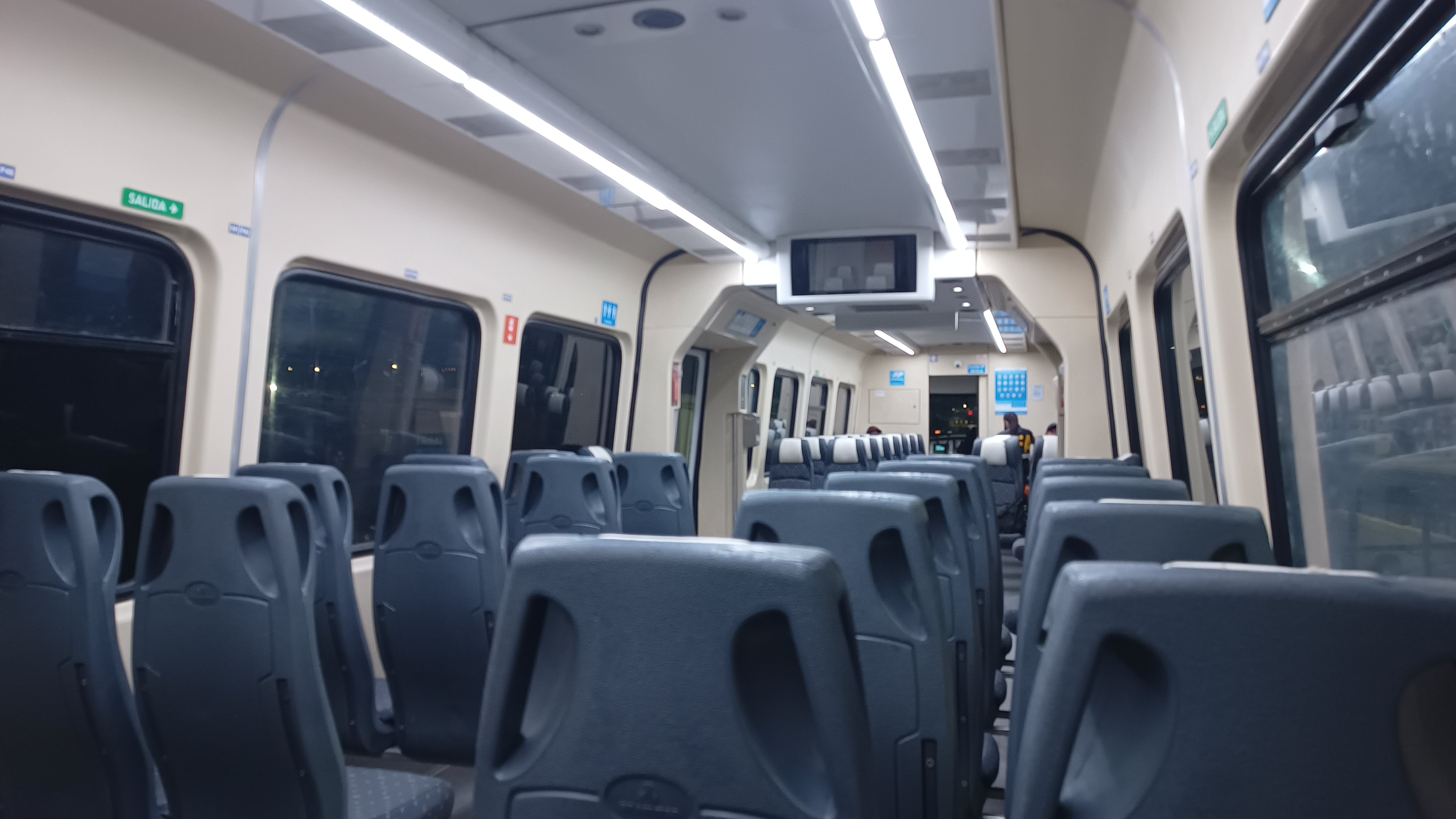 Primer servicio del tren Metropolitano, desde Mitre a La Calera a Alta Córdoba. Sólo transporte un pasajero (Diego Marconetti / La Voz).