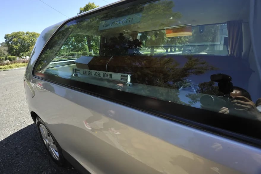 Los restos de Arturo Bonin fueron trasladados directamente al cementerio de la chacarita.