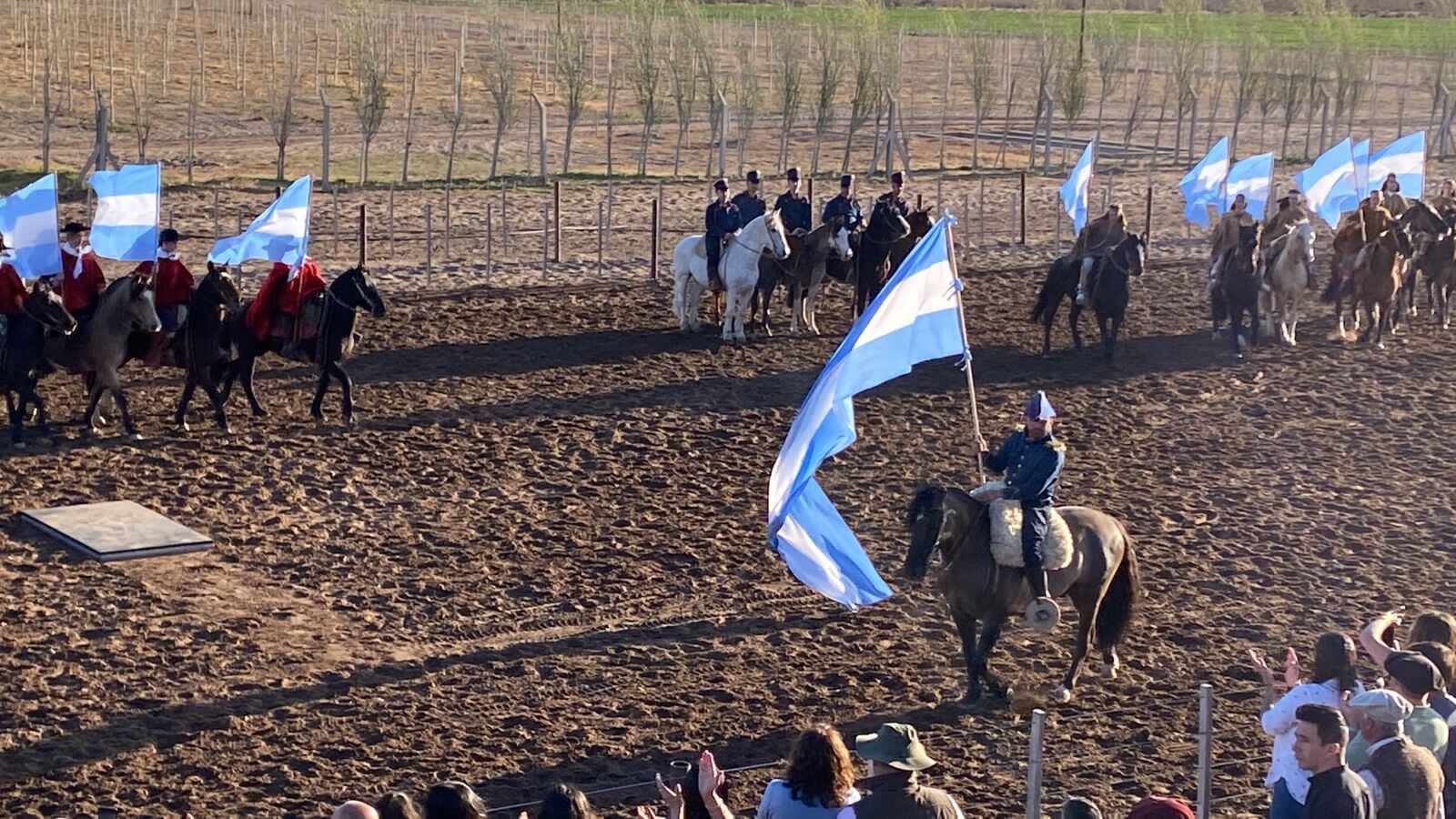 Escuadras ecuestres, escenas gauchescas y toda una jornada a puro folclore.