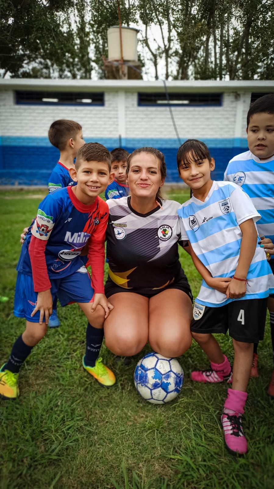 Efecto Scaloneta: récord de alumnos en las escuelas de fútbol y los sorprendentes “mini” Dibu Martínez. Foto: Gentileza Liga Futuros Cracks