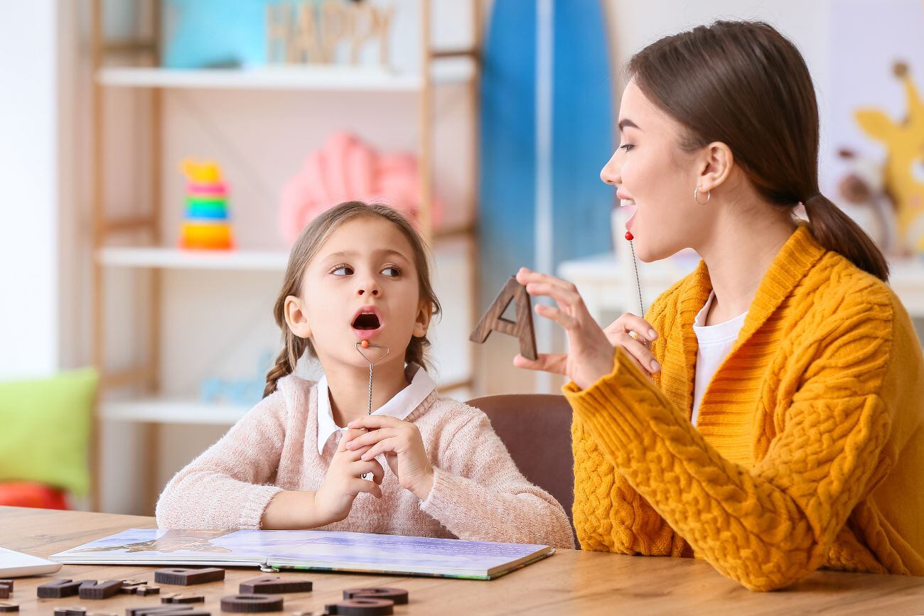 
Por falta de cobertura de tratamientos y adaptación de la escuela, padres de chicos con dislexia deben pagar más de 70.000 pesos por mes para cubrir las carencias 
