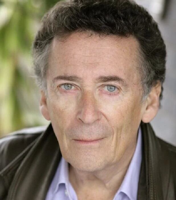 Así luce hoy Robert Powell, el actor de "Jesús de Nazaret" (1977)