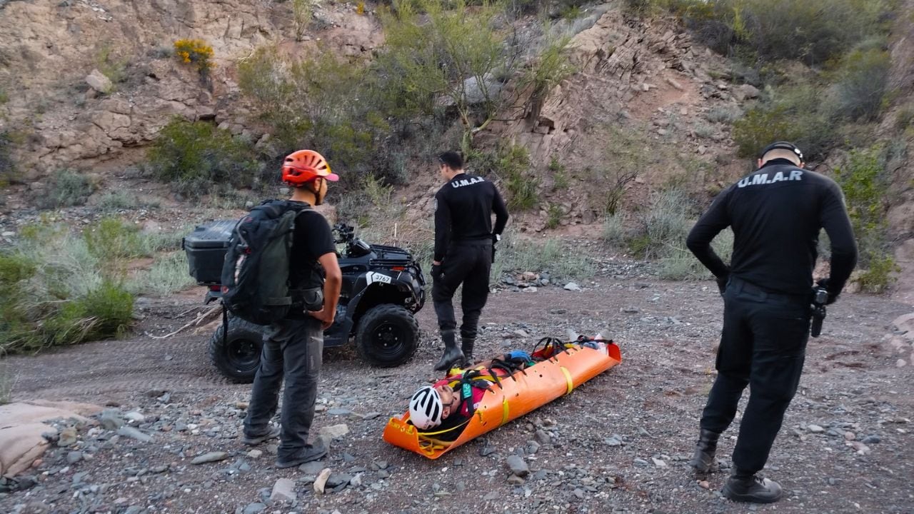 Rescate de un ciclista en un sendero de Chacras de Coria / Prensa Seguridad de Mendoza