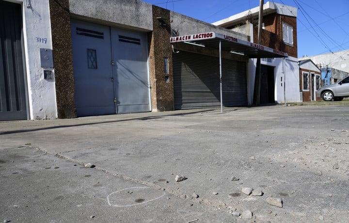 Frente del almacén donde se produjo el tiroteo y fue baleada Ángeles. Foto: Juan José García