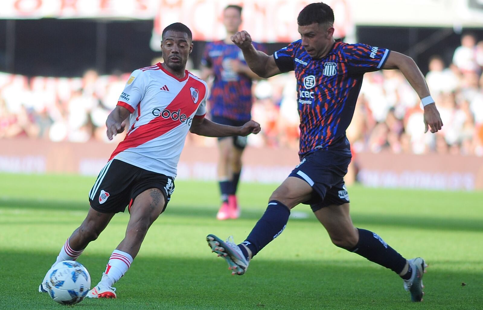 Ortegoza en Talleres. (Fotobaires)