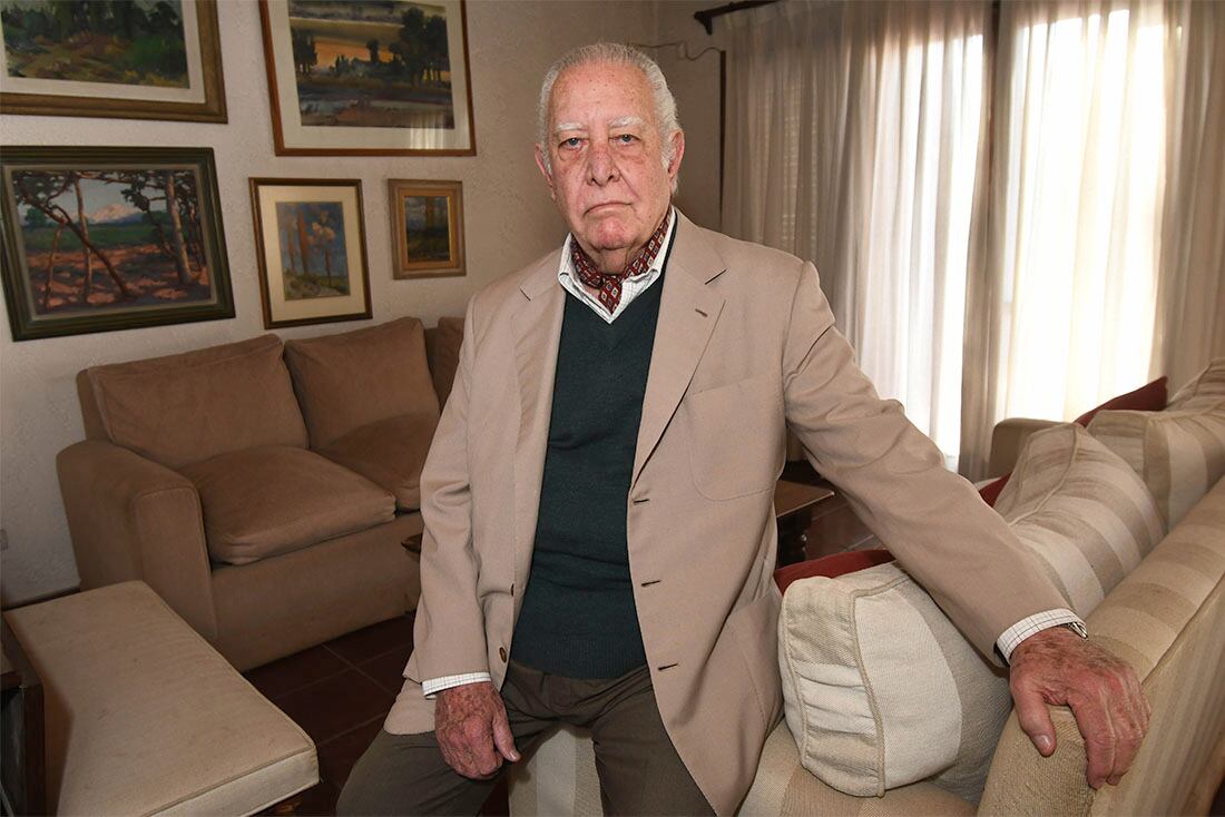 Luis Mathus Escorihuela abogado, académico y político argentino de la Unión Cívica Radical que se desempeñó como senador nacional por la provincia de Mendoza entre 1983 y 1986.
Foto: José Gutierrez / Los Andes