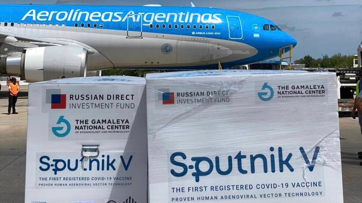 Esta semana se espera que lleguen 300.000 dosis más de la Sputnik V, de Rusia, en otro vuelo de Aerolíneas.