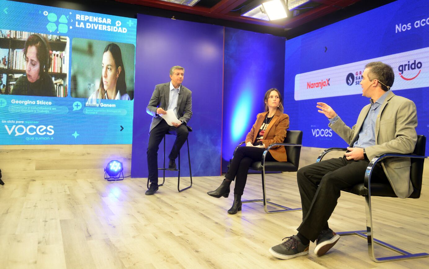 Celeste Torresi, directora de Cultura de Santex; Juan Manuel Martínez, departamento de Inclusión, Género y Minorías de la Unión Industrial de Córdoba; Georgina Sticco, cofundadora y directora de Grow-Género y Trabajo; Emilia Ganem, Social Innovation Strategist de Naranja X. (Nicolás Bravo / La Voz)