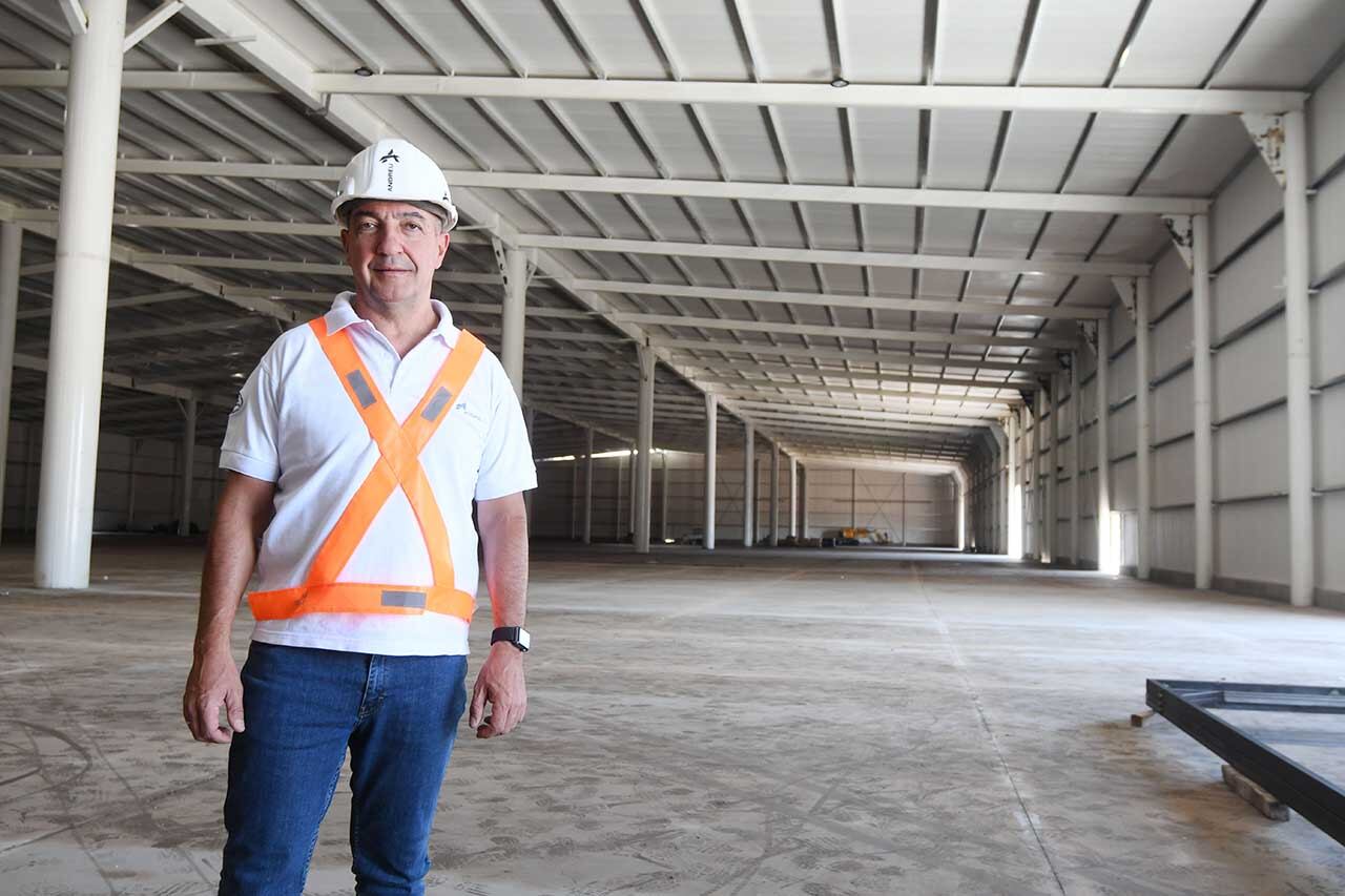 Fabián Andreu, ganador del premio AEM al empresario del año 2022, visita las instaciones que inaugurará en noviembre. / Foto: José Gutierrez / Los Andes  