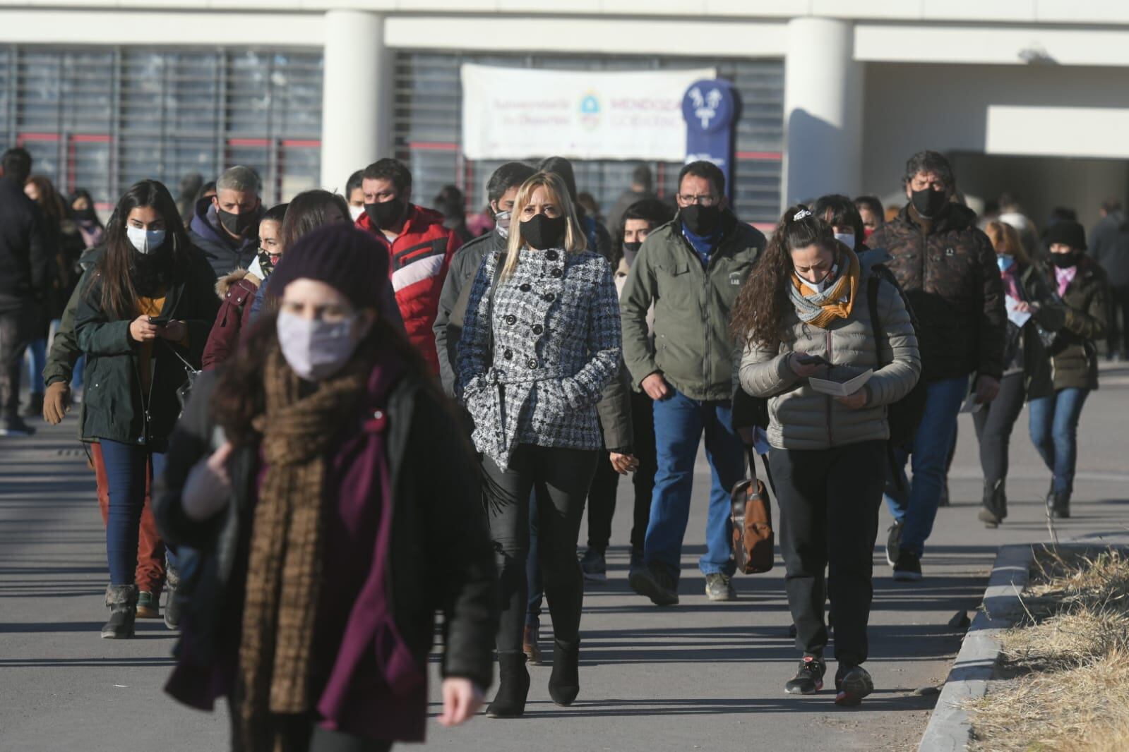 Los docentes y celadores fueron convocados para recibir la segunda dosis de AstraZeneca en el estadio Aconcagua Arena.