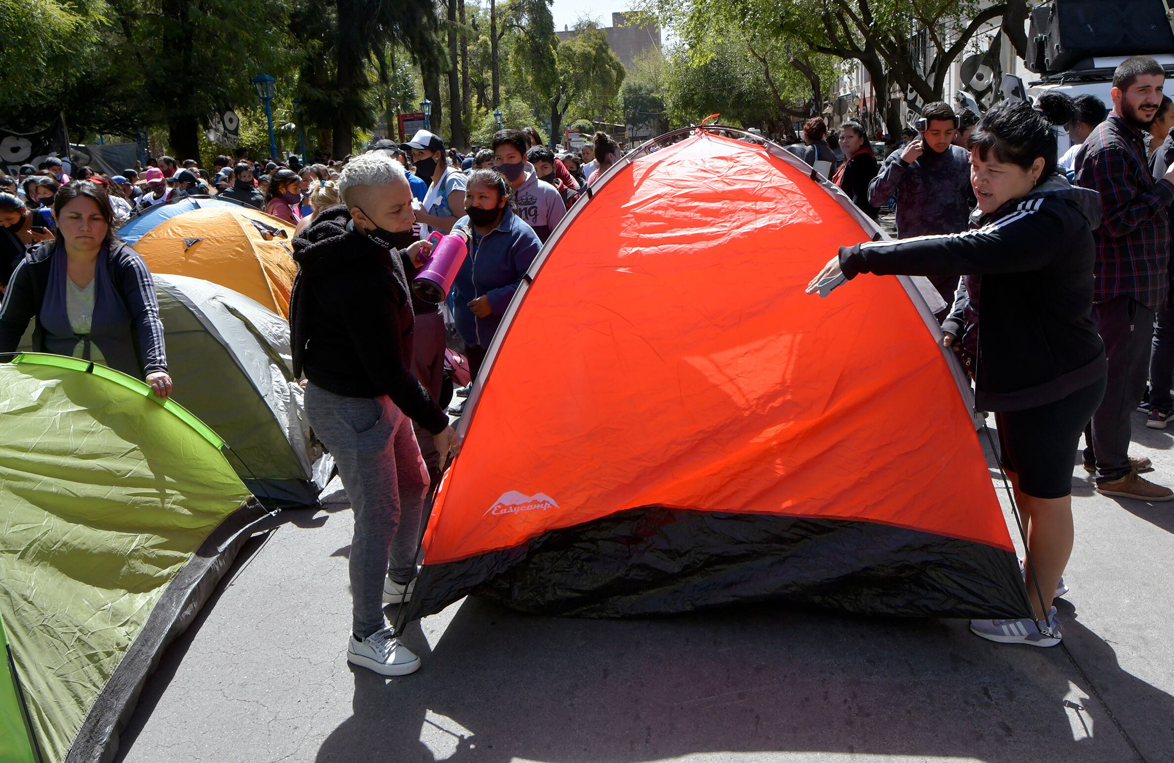 Los que nos niegan el derecho básico de circular.