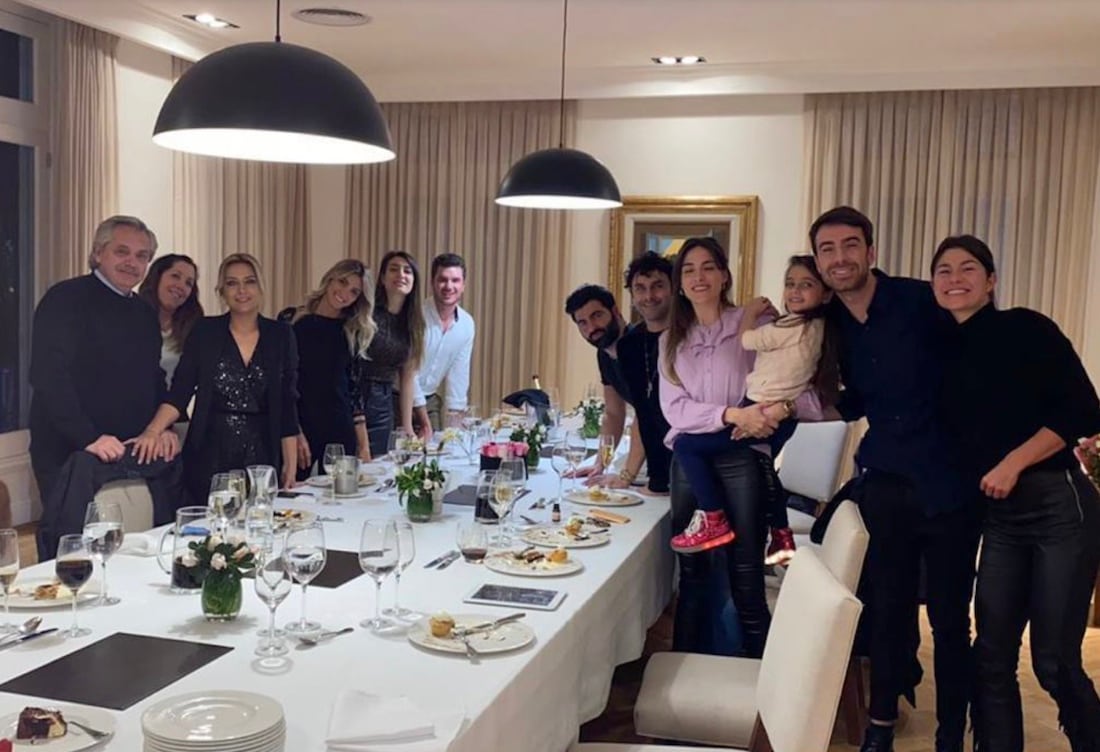 La foto del cumpleaños de Fabiola Yáñez en Olivos en pleno ASPO - 