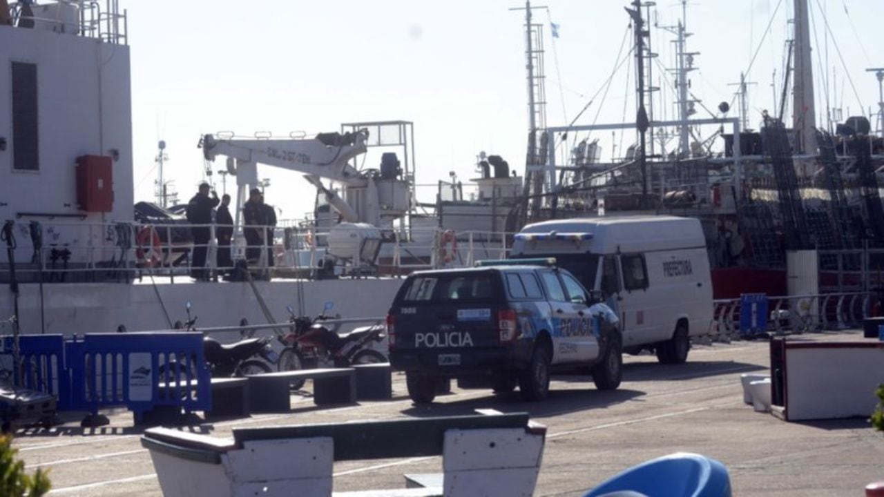 Hallaron muerto a un hombre dentro de un buque de la Prefectura Naval / Fotos: Emmanuel Briane-La Nueva.