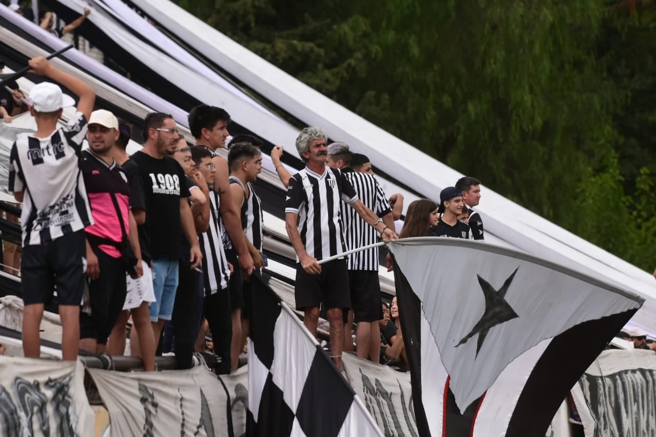 Por la 10° fecha de la zona A, Gimnasia y Esgrima recibe a Defensores de Belgrano. / Mariana Villa (Los Andes).