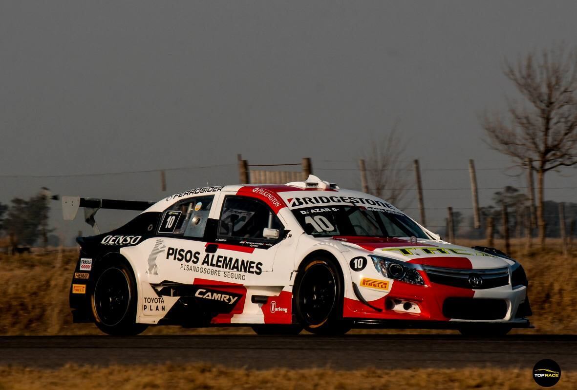 Diego Azar sigue en la cima del torneo de Top Race luego de lo que fue la sexta fecha en el autódromo de Olavarría.