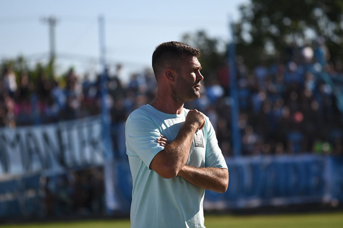 Cristian Campagnani, el DT de un Celeste que sueña con el Federal A. Foto: José Gutiérrez / Los Andes