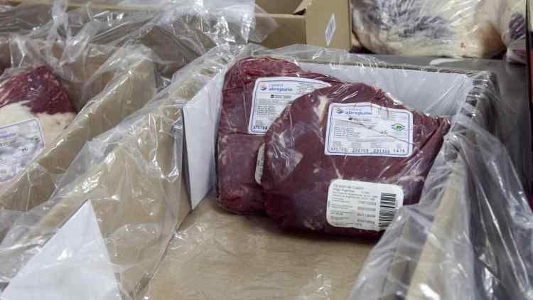 Carnes y bebidas alcohólicas: qué se puede pasar por la aduana para llevar a Chile.