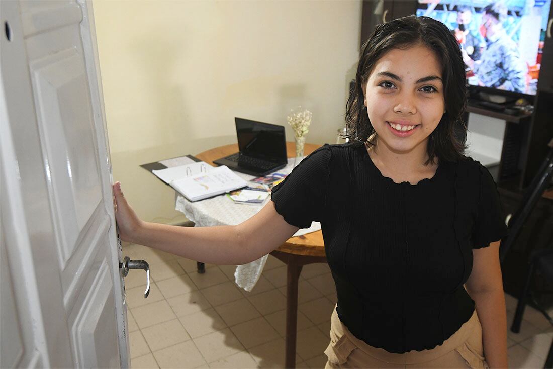 Agustina Julieta Benitez Chana, ganadora de la Beca Adolfo Calle, evento que realiza Diario Los Andes.
Foto: José Gutierrez / Los Andes 