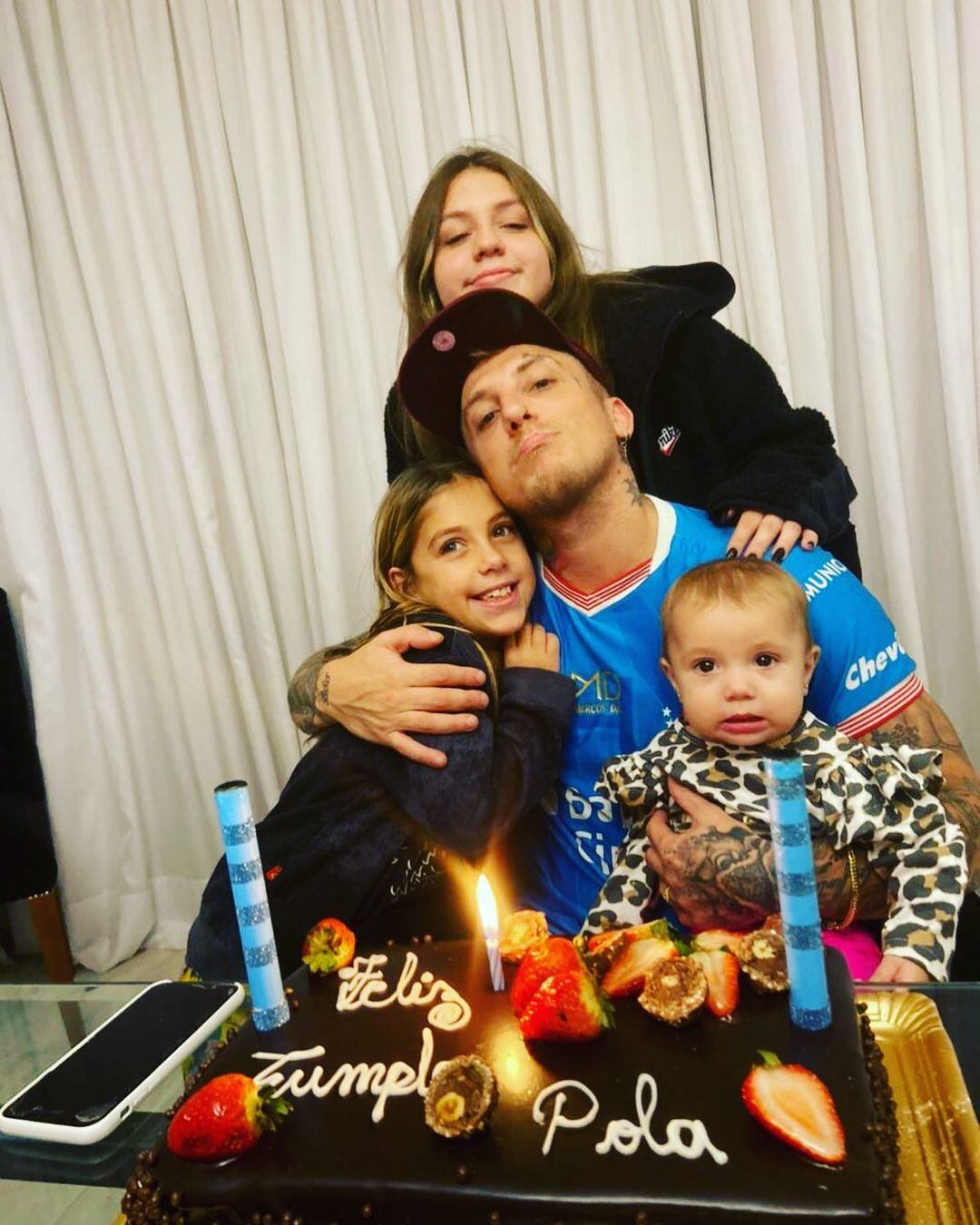 El Polaco y sus tres hijas el día de su cumpleaños.