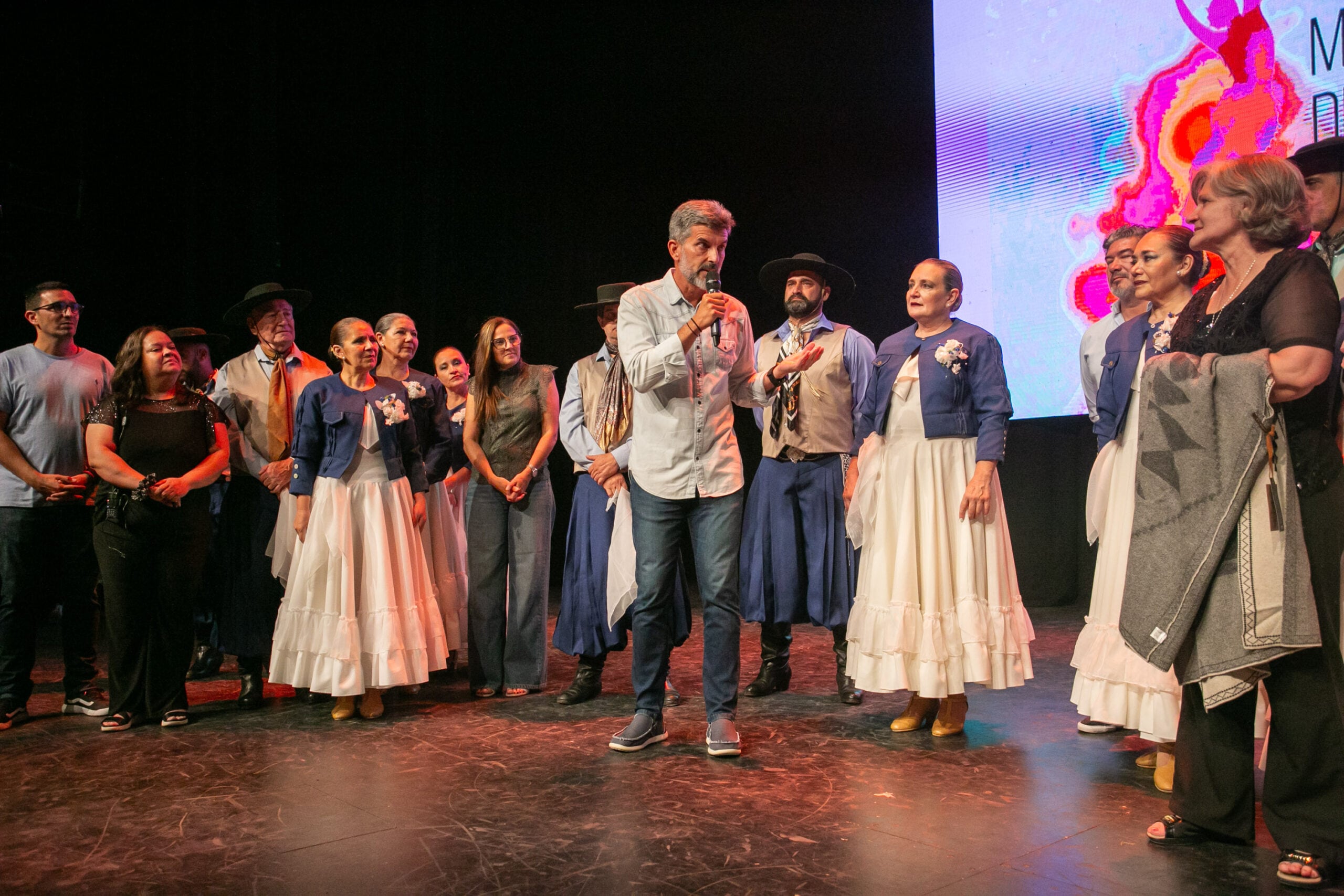 Con un emotivo acto se realizó el cierre de ciclo de la escuela de danzas Jesús Vera Arenas