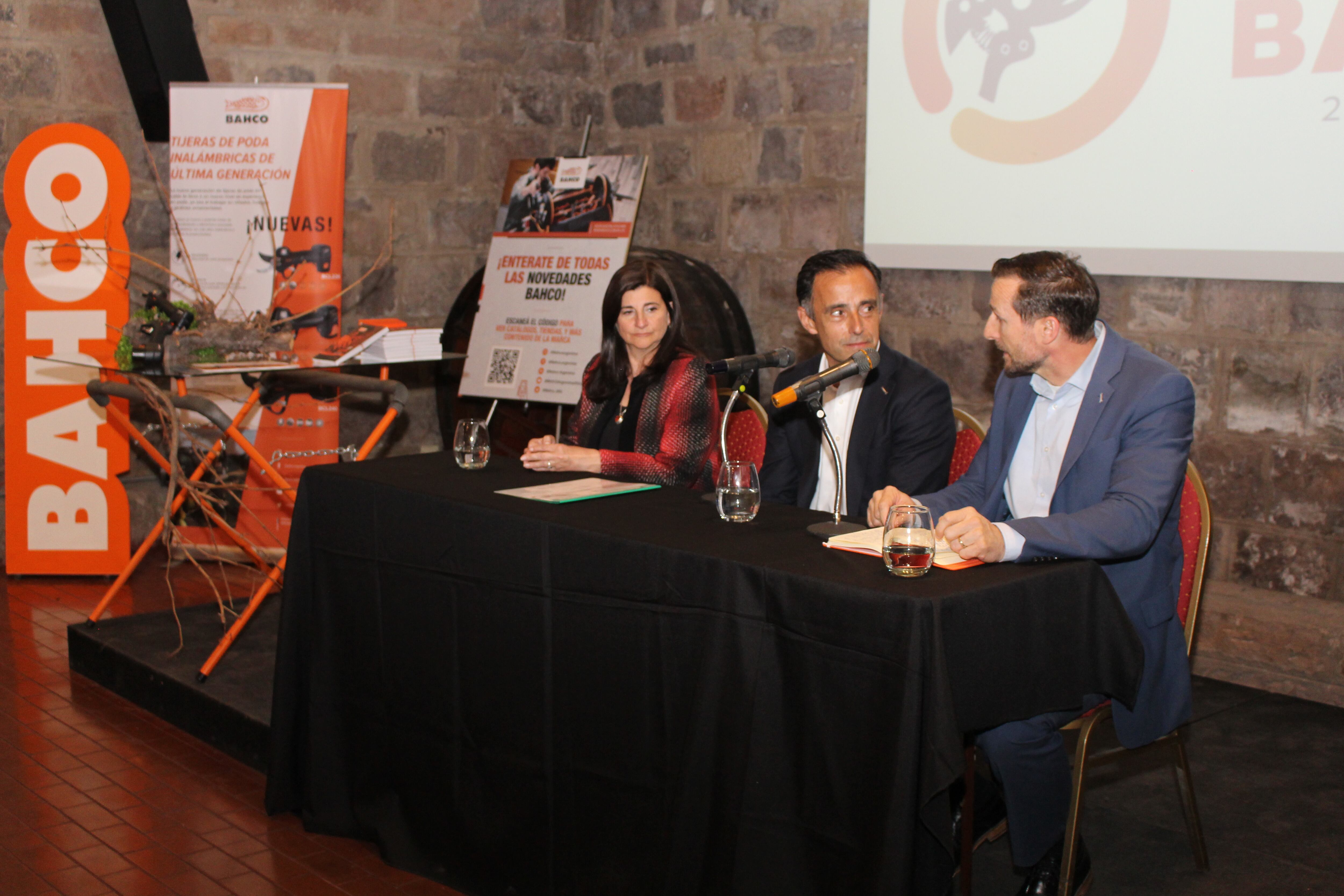 Autoridades y representantes de Bahco durante la presentación del 12° Concurso Sudamericano de Poda Profesional en Vid.