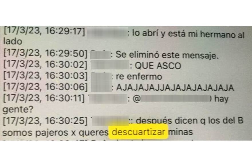 Los chats entre los alumnos de una escuela de La Boca. Gentileza: La Nación.