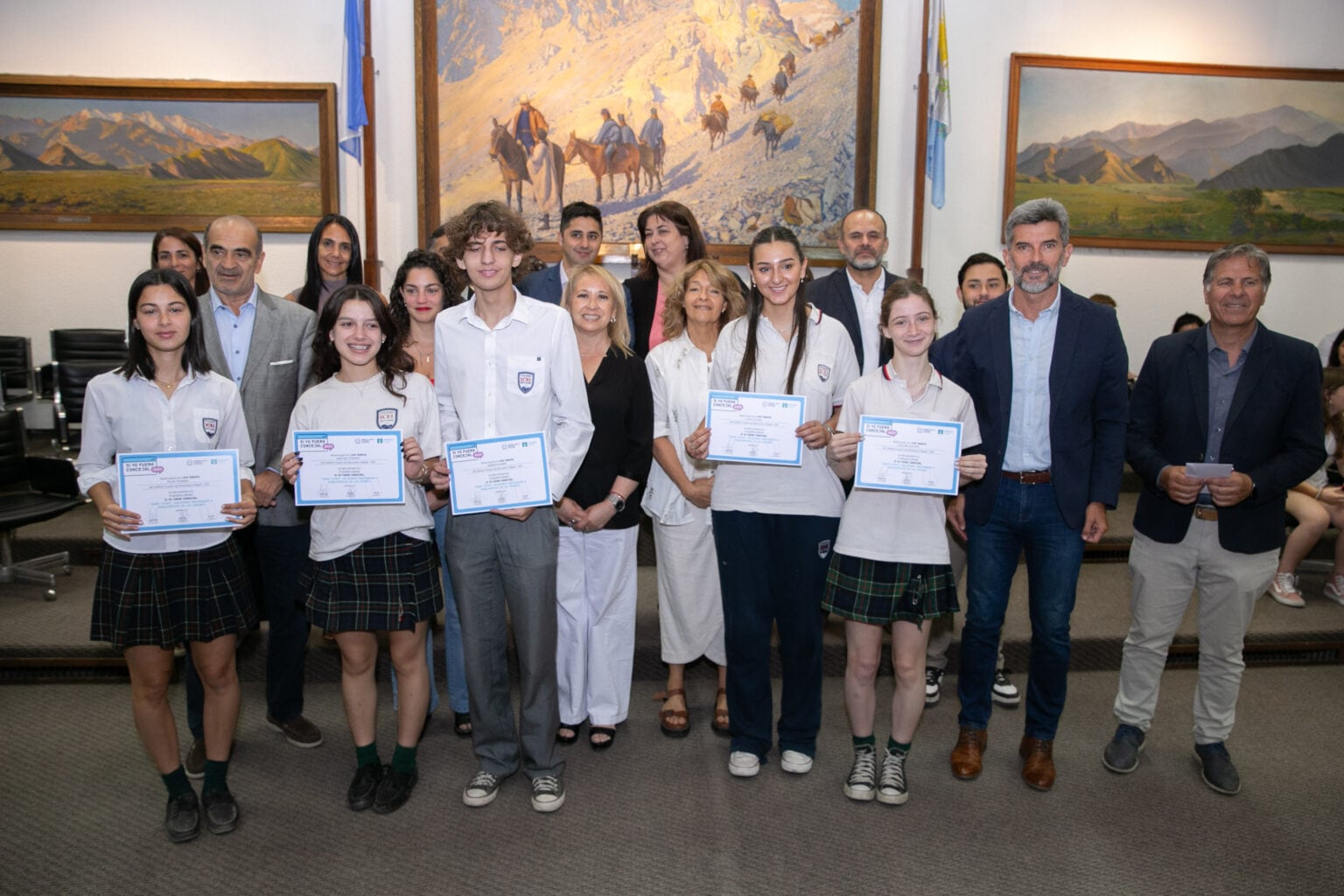 El intendente Ulpiano Suarez participó de la premiación a los ganadores del concurso municipal “Si yo fuera concejal”