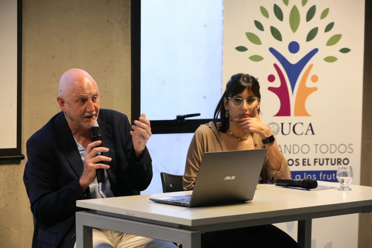 Agustín Salvia, director del Observatorio de la Deuda Social Argentina (Conicet-ODSA UCA-UBA) y Valentina Ledda, becaria doctoral Conicet - Instituto de Trabajo y Producción (UNCUYO), estuvieron a cargo de la explicación.