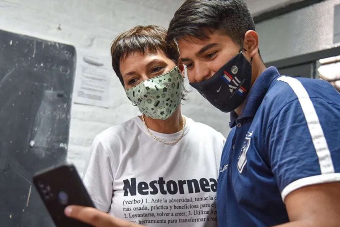 "Nestornear". La remera que utilizó Mayra Mendoza generó todo tipo de comentarios en las redes. (Foto / Instagram) 