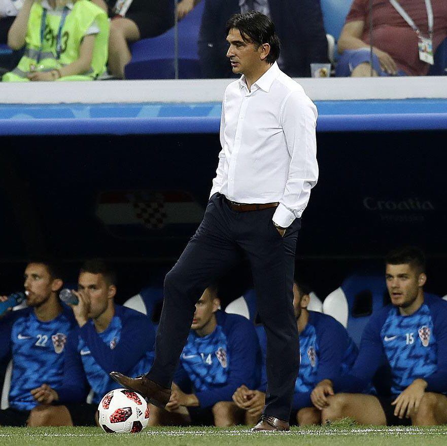 Zlatko Dalic y dirigiendo a la Selección croata